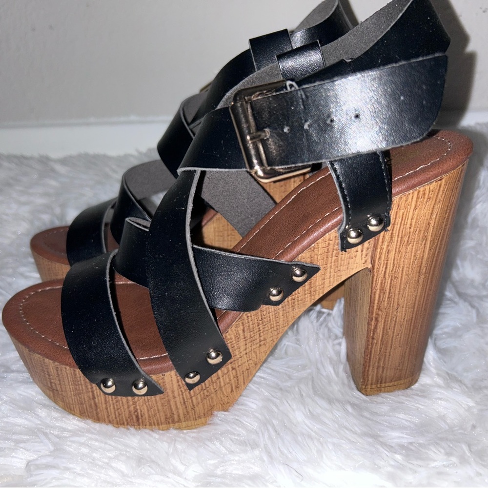 PEEP TOE HEELS
